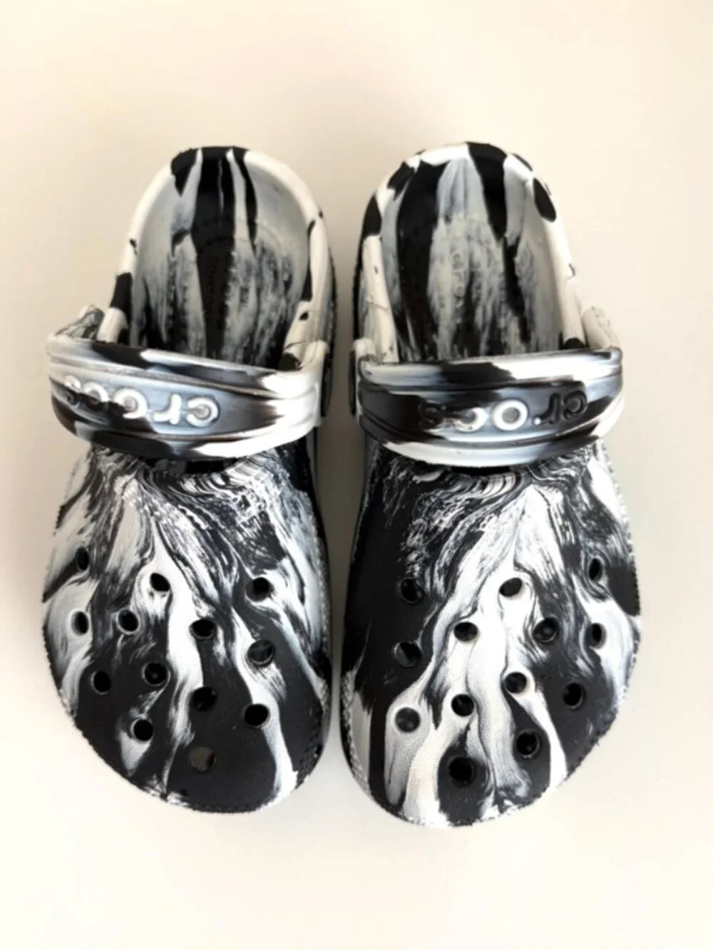 2/$29 Crocs kids toddlers clogs size C9 black white